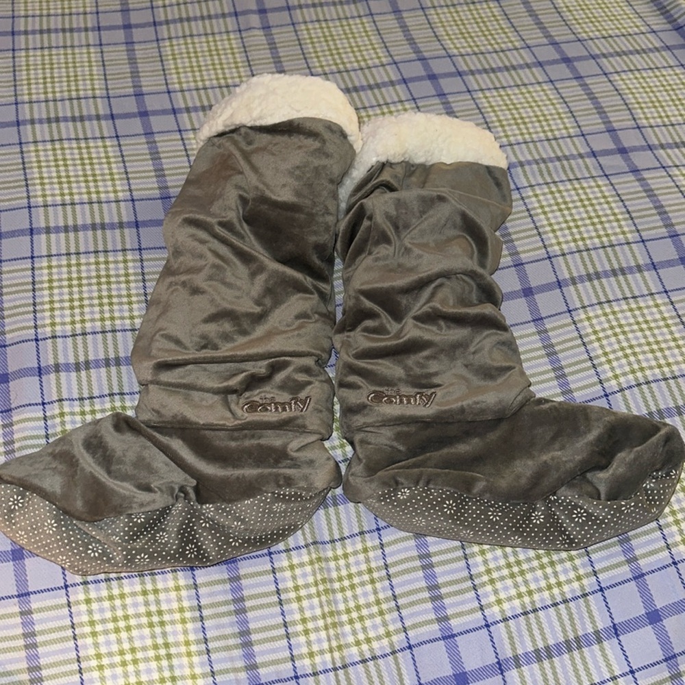The Comfy lined gripper long slippers